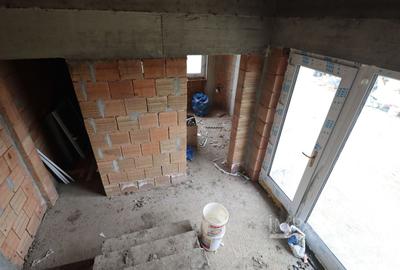 Duplex cu 4 camere cu Canalizare în Iris - 18