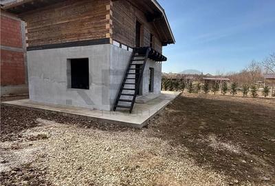 Casă cu 4 camere în Băile 1 Mai - 2