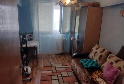 Apartament cu 3 camere decomandat în Costin Georgian - 1