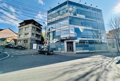 Spațiu comercial, de 933.39001464844 mp, în Central - 2