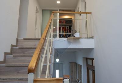 Casă cu 8 camere cu Teren 950 Mp în Roșu - 50