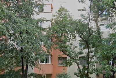 Apartament cu 4 camere semidecomandat în Tei