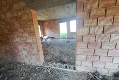 Casă cu 2 camere în Mujna