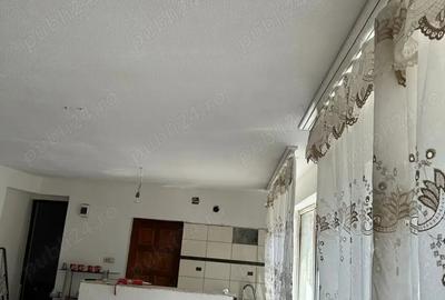 Casa de vanzare cu curte - 2