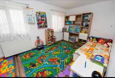 Apartament cu 3 camere decomandat în C5 - 2