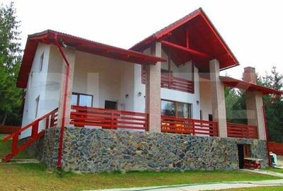Casă cu 8 camere cu Teren 1500 Mp în Central - 12