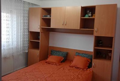 Apartament cu 3 camere decomandat în Nicolina
