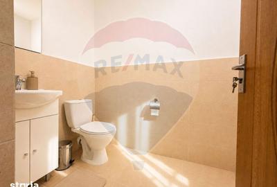Casă cu 9 camere cu Teren 472 Mp în CFR - 14