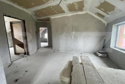 Casă cu 4 camere cu Teren 716 Mp în Botiz - 1