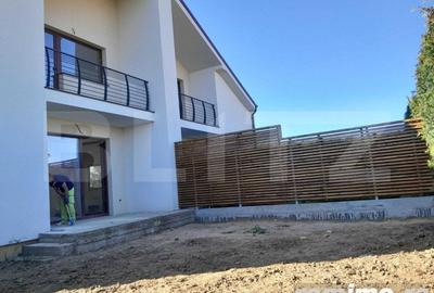 Casă cu 4 camere cu Teren 260 Mp în Central - 1