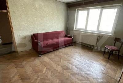 Apartament cu 3 camere semidecomandat în Central