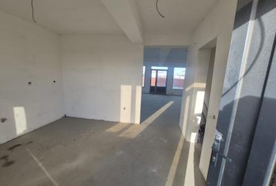 Casă cu 4 camere în Central - 2