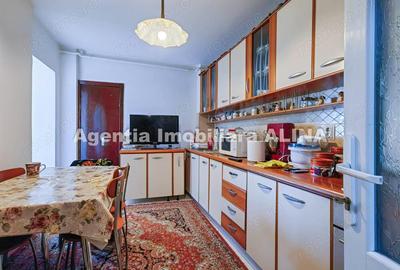 Apartament cu 4 camere decomandat în Decebal - 2