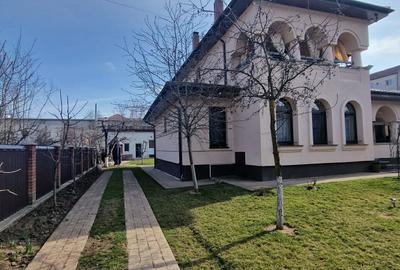 Casă cu 4 camere cu Canalizare în Central - 2