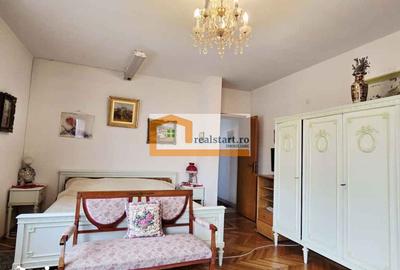 Casă cu 9 camere cu Teren 1800 Mp în Central - 20