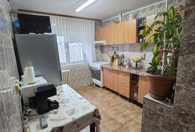 Apartament cu 3 camere decomandat în Roșu - 3