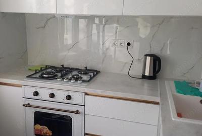 Garsonieră decomandată în Titan