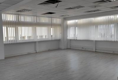 Spațiu comercial, de 100 mp, în Central - 8