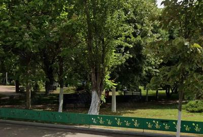 Apartament cu 4 camere semidecomandat în Tineretului