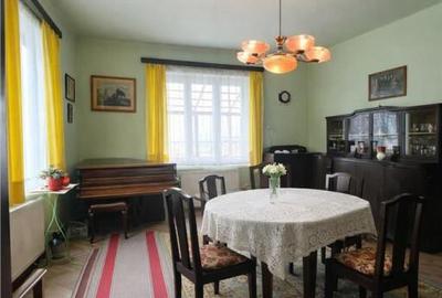 Casă cu 4 camere cu Canalizare în Centrul Civic - 3