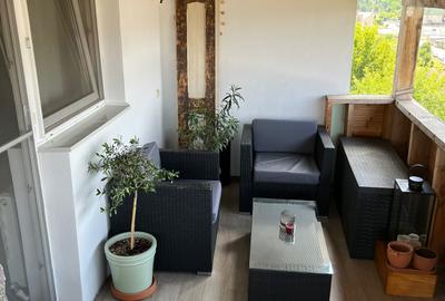 Apartament cu 4 camere decomandat în Zăvoi - 2