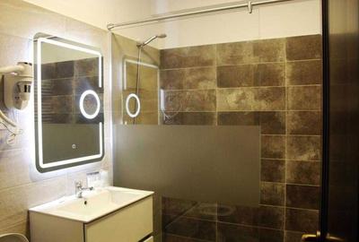 Spațiu comercial, de 1,000 mp, în Central - 3