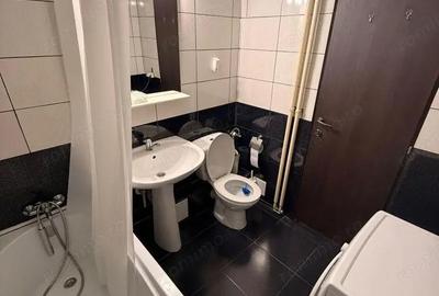 Apartament cu 2 camere decomandat în Apărătorii Patriei