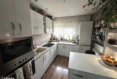 Apartament decomandat,  Micro 16
