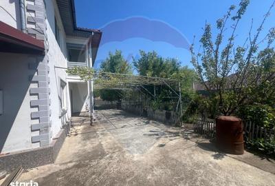 Casă cu 6 camere cu Teren 740 Mp în Vânători
