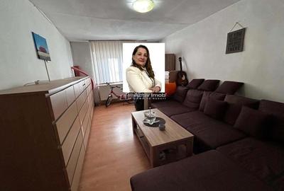 Apartament cu 3 camere decomandat în Moroasa 1