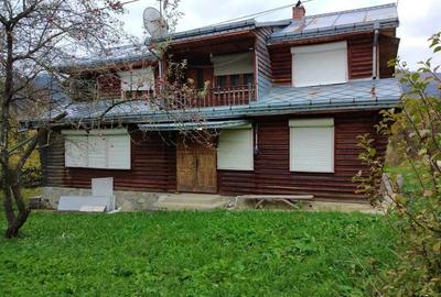 Casă cu 6 camere cu Teren 8700 Mp în Hangu - 2