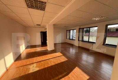 Spațiu comercial, de 586 mp, în Micro 11 - 2