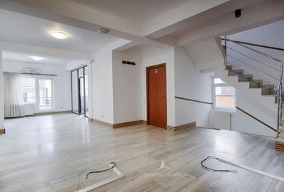 Casă individuală cu 10 camere cu Teren 280 Mp în P-ța Muncii - 2