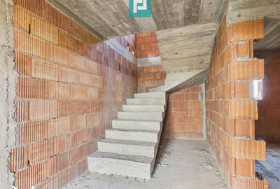 Casă cu 6 camere cu Teren 500 Mp în Central