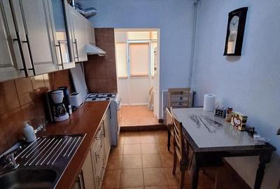Apartament cu 3 camere decomandat în Ostroveni - 9