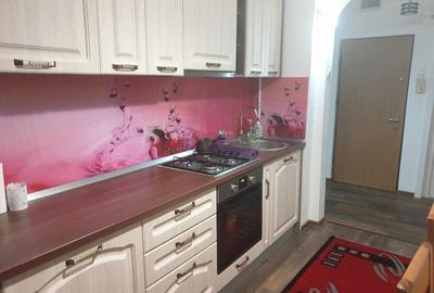 Apartament cu 3 camere decomandat în Tudor - 2