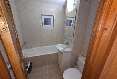 Apartament cu 3 camere decomandat în Micro 17