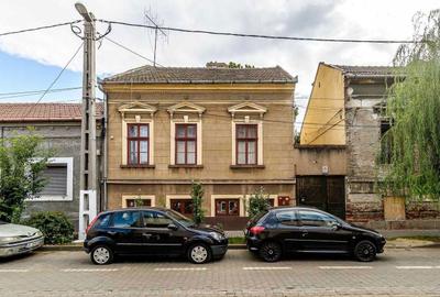 Casă cu 4 camere cu Teren 293 Mp în Central