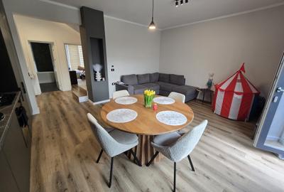 Duplex despartit prin camera tehnica - 4 camere Toate Utilitatile - 7