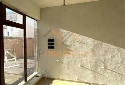 Spațiu comercial, de 49 mp, în Central - 3