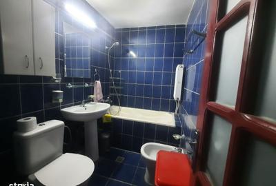 Apartament cu 3 camere decomandat în Micro 16