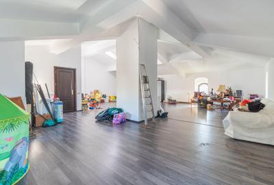 Casă individuală cu 11 camere cu Canalizare în Central - 23