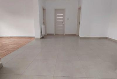 Casă cu 4 camere în Central - 6