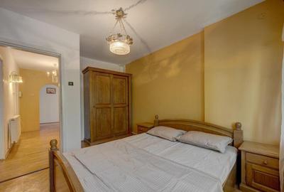 Casă cu 7 camere cu Canalizare în Central - 9