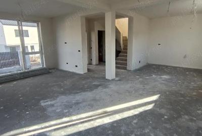 Casă cu Teren 400 Mp în Chinteni