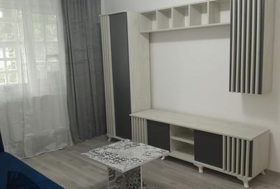 Apartament cu 2 camere semidecomandat în Micro 9
