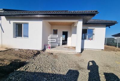 Casă cu 3 camere cu Canalizare în Cristian - 1