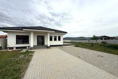 Casă individuală cu 4 camere cu Canalizare în Micești - 1