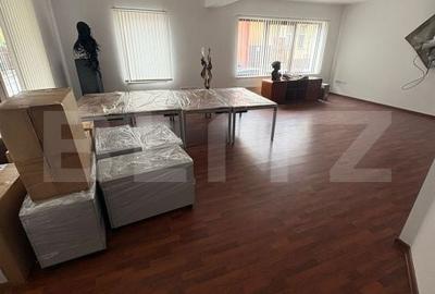 Spațiu comercial, de 89 mp, în Central - 7