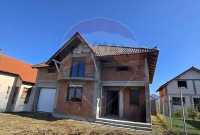 CASA CU ETAJ DE VANZARE LA GRI LA 12 KM DE ARAD ZIMANDUL NOU - 3